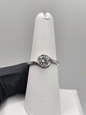 .925 Sterling Silver Ring 1.5 CTW Round brilliant Cut solitaire Size 7